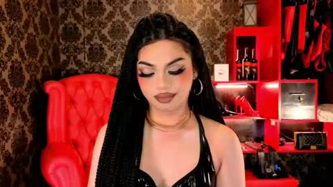 Raven Strauss online show from December 13, 8:15 pm