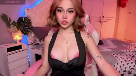 Lily online show from April 8, 9:43 am
