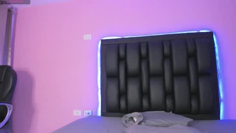 Snapshot of abbysmiitth_ chatting on February 22, 12:19 pm Abby Smith online show from February 22, 12:19 pm
