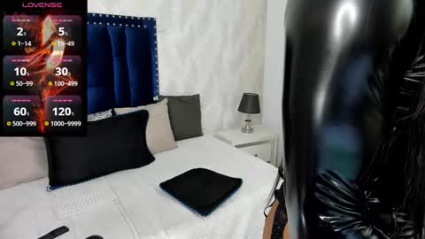 NIcolle online show from December 14, 1:28 pm