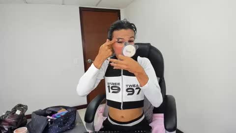 aisha_hotts777 online show from April 3, 4:11 am