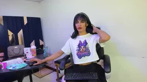 aisha_hotts777 online show from April 11, 9:24 am