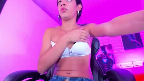 Alahia Rodriguez online show from December 28, 8:15 pm