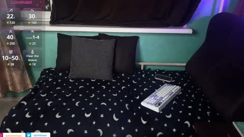 AlicePinkhead online show from February 1, 4:00 pm