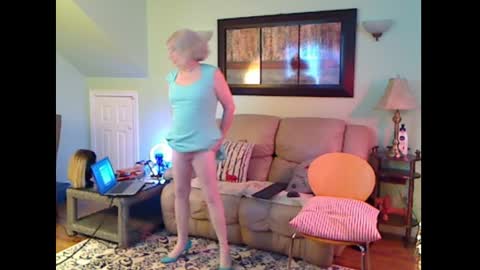 Alicia deHart  Help me reach 1000 Followers. Its FREE online show from February 27, 10:38 pm