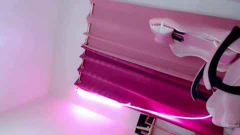 Amber online show from September 9, 1:43 pm