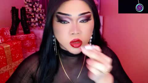 Queen Mireska online show from December 3, 4:00 pm