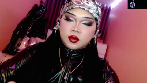 Queen Mireska online show from May 6, 6:25 pm