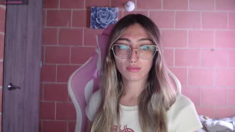 Snapshot of andrea_camila chatting on October 28, 2:26 pm Andrea  online show from October 28, 2:26 pm