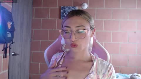 Andrea  online show from March 25, 9:30 pm