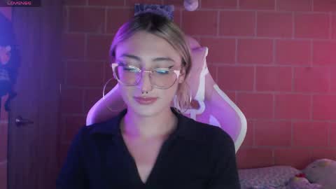 Andrea  online show from April 9, 8:04 pm