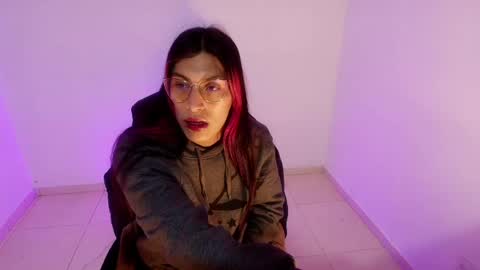 angele online show from April 21, 7:31 pm