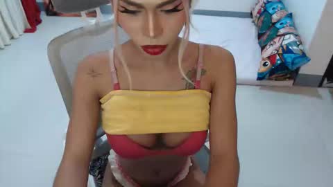 DIVINE ANGEL online show from January 17, 8:11 am