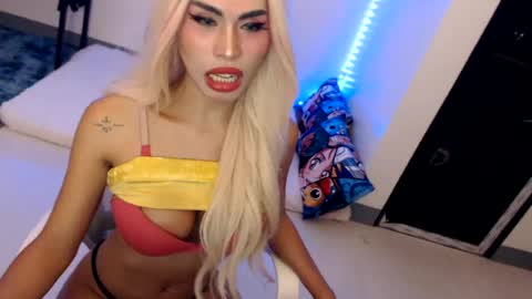 DIVINE ANGEL online show from June 17, 3:40 am