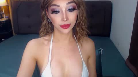 Snapshot of angelicqueents chatting on September 13, 2:23 pm MS. AMALIA online show from September 13, 2:23 pm