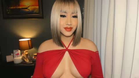 Snapshot of aqueenofcumxx chatting on December 8, 6:39 pm Alicia online show from December 8, 6:39 pm