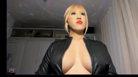 Snapshot of aqueenofcumxx chatting on October 24, 7:30 pm Alicia online show from October 24, 7:30 pm