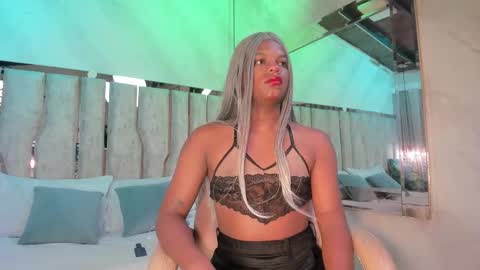 ariana_grande233 online show from March 27, 11:33 am