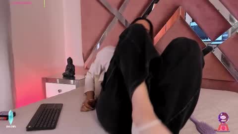 Aron cruz  online show from February 6, 1:38 pm