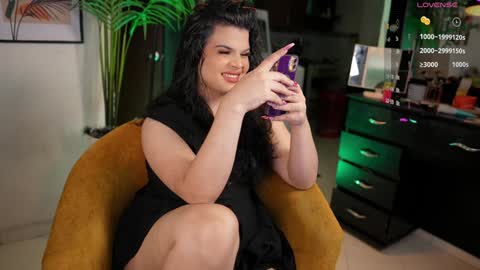 Chloe  online show from December 11, 11:00 pm