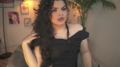 Chloe  online show from December 18, 12:05 am