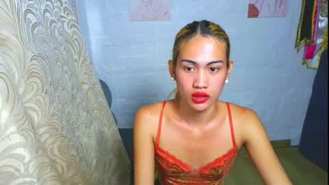 LOVELY LORAINE online show from November 2, 12:14 pm