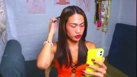 LOVELY LORAINE online show from November 5, 11:21 am