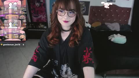 Snapshot of avril2809 chatting on December 19, 12:45 am Abril online show from December 19, 12:45 am