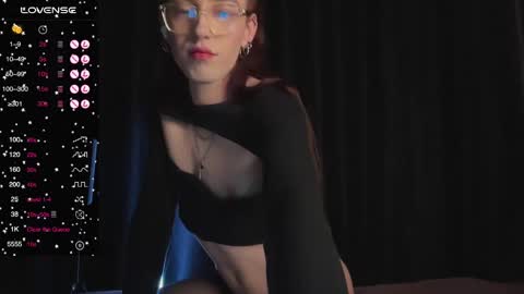 avril_pearly_ online show from March 3, 7:56 pm