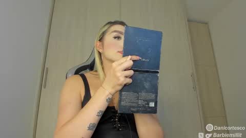 Snapshot of barbiemillit chatting on February 16, 1:38 am barbiemillit online show from February 16, 1:38 am