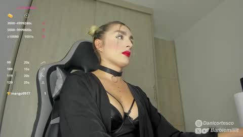 Snapshot of barbiemillit chatting on February 22, 1:11 am barbiemillit online show from February 22, 1:11 am