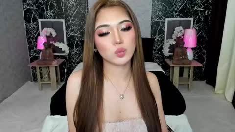Snapshot of bellabrown_19xxx chatting on October 23, 8:18 am Bella online show from October 23, 8:18 am