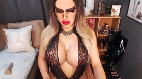 Loraine Cruz online show from February 26, 6:04 am