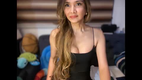 Yna     online show from April 15, 6:35 pm