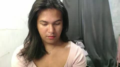 Ellez online show from December 16, 2:27 am