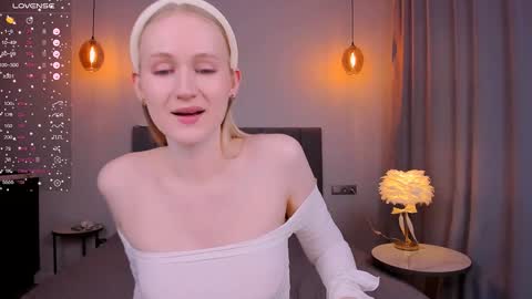 Mia online show from February 3, 3:06 pm