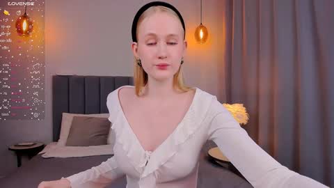 Mia online show from February 5, 4:26 pm