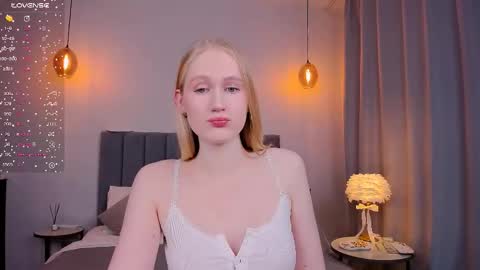 Mia online show from February 9, 4:40 pm