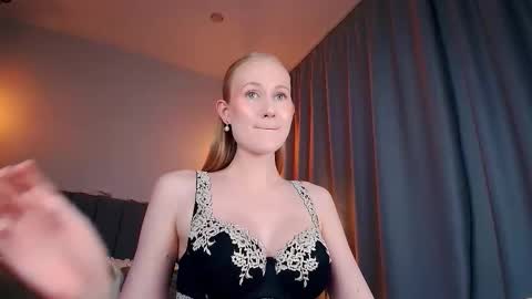 Mia online show from November 30, 9:06 pm