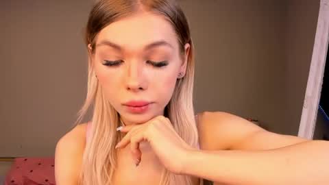 blondy_fina online show from May 12, 4:54 am