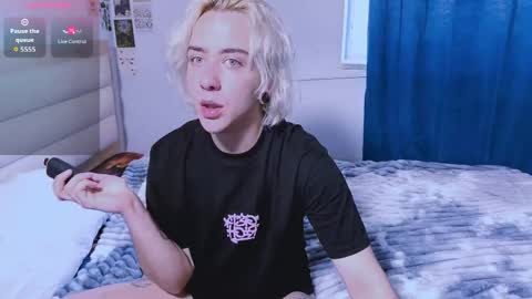 blooming_soul online show from April 17, 8:39 am