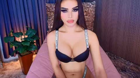 bombshellanita online show from June 4, 2:03 am