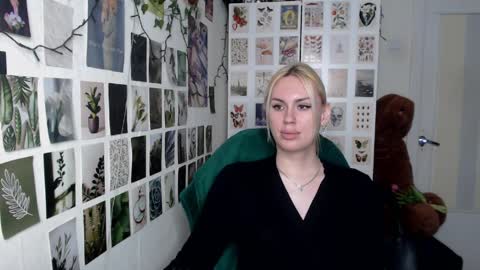 Capricious Scorpio Afa online show from April 7, 5:14 pm