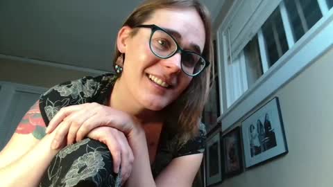 Snapshot of cecilysaintclaire chatting on December 19, 2:24 pm Cecily Saint Claire online show from December 19, 2:24 pm