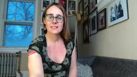 Snapshot of cecilysaintclaire chatting on February 14, 2:33 pm Cecily Saint Claire online show from February 14, 2:33 pm