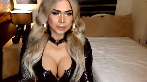 charismatic_apple online show from February 3, 6:13 pm