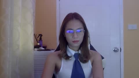chelly4u69 online show from November 29, 4:47 am