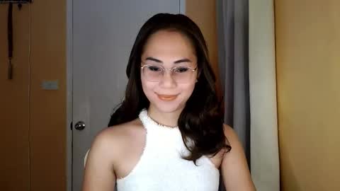 chelly4u69 online show from April 17, 2:14 am