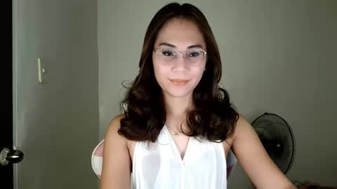 chelly4u69 online show from June 3, 2:24 am