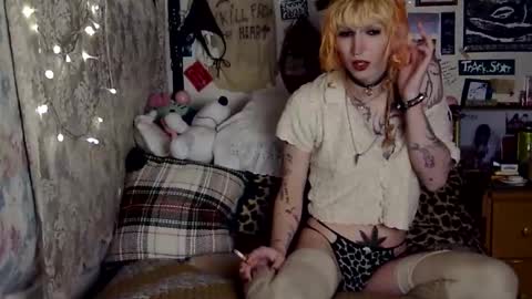 cher strauberry online show from February 25, 2:05 am